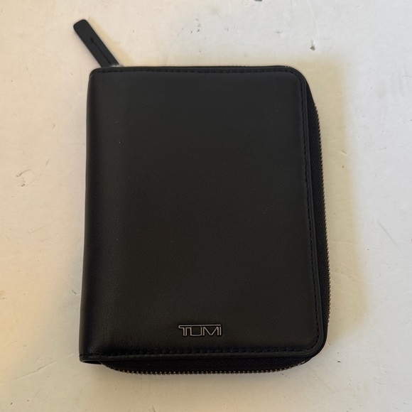 NWOT Tumi passport holder - Picture 1 of 10